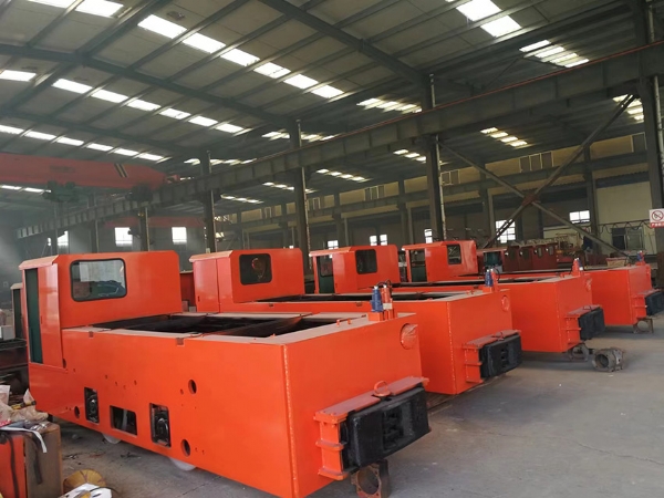 蓄電池電機(jī)車:礦山運(yùn)輸?shù)木G色先鋒